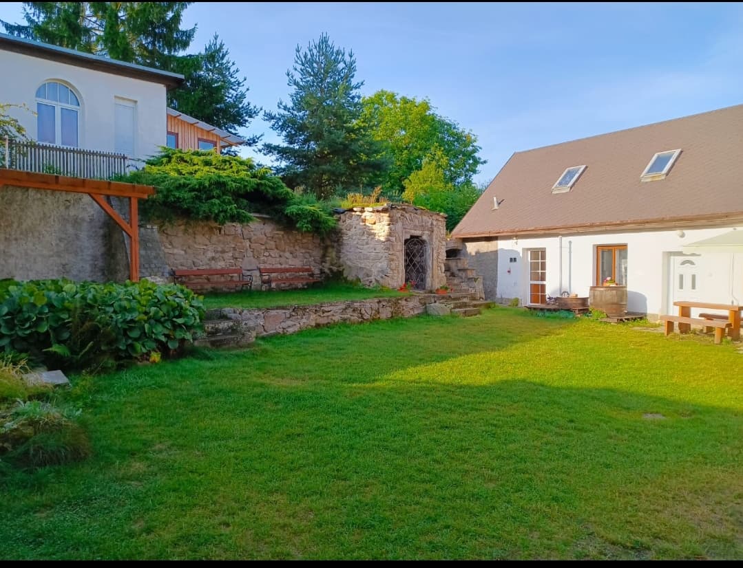 Terasa a vinný sklípek