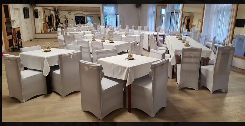 Svatební tabule na sále